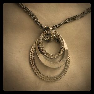 Premier Designs 3 strand circle necklace